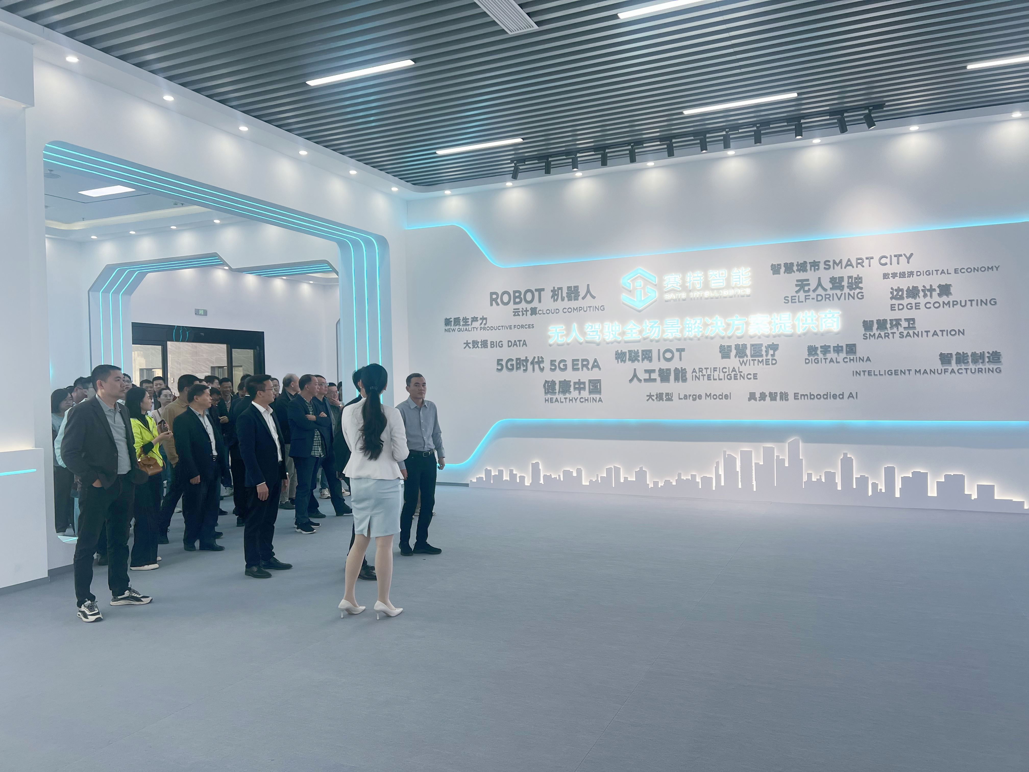 汕頭市衛健局及所屬近30家醫療機構蒞臨賽特智能參觀交流
